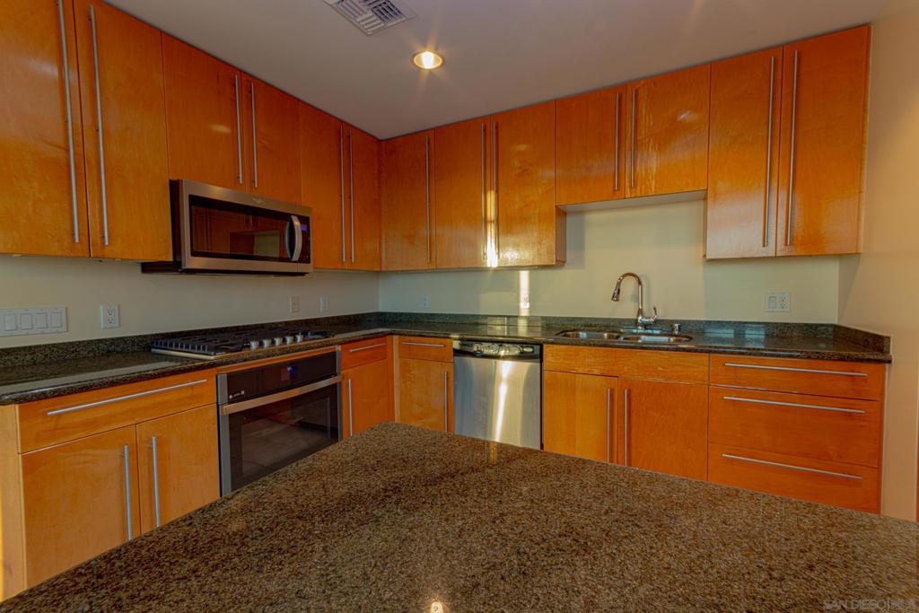 801 Ash St. 1701 Property Photo 15