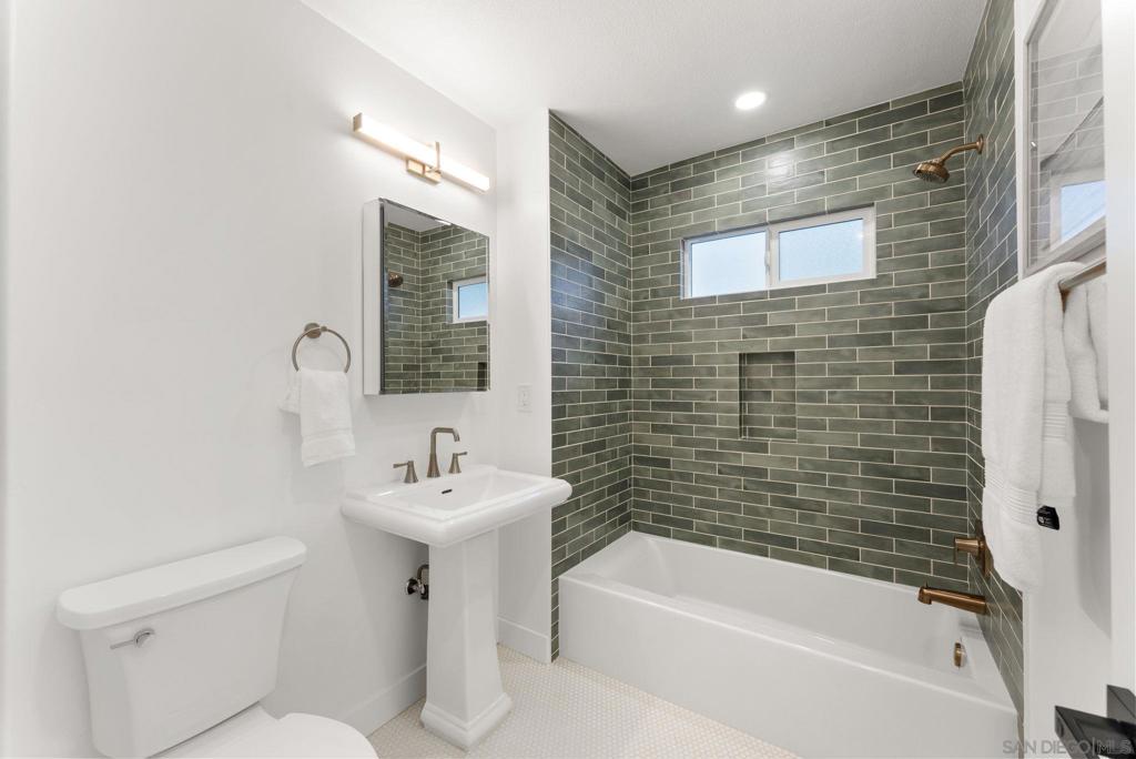 3549 Redwood St Property Photo 15