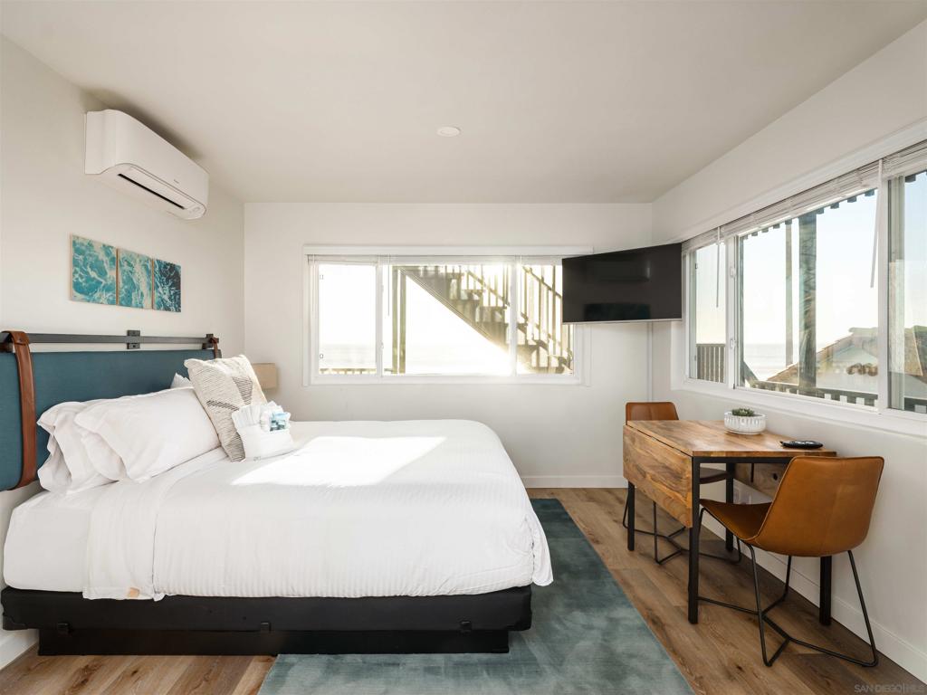 308 S The Strand Property Photo 10