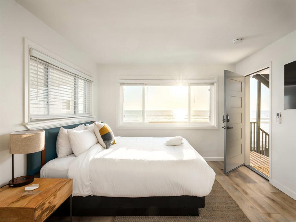 308 S The Strand Property Photo 11