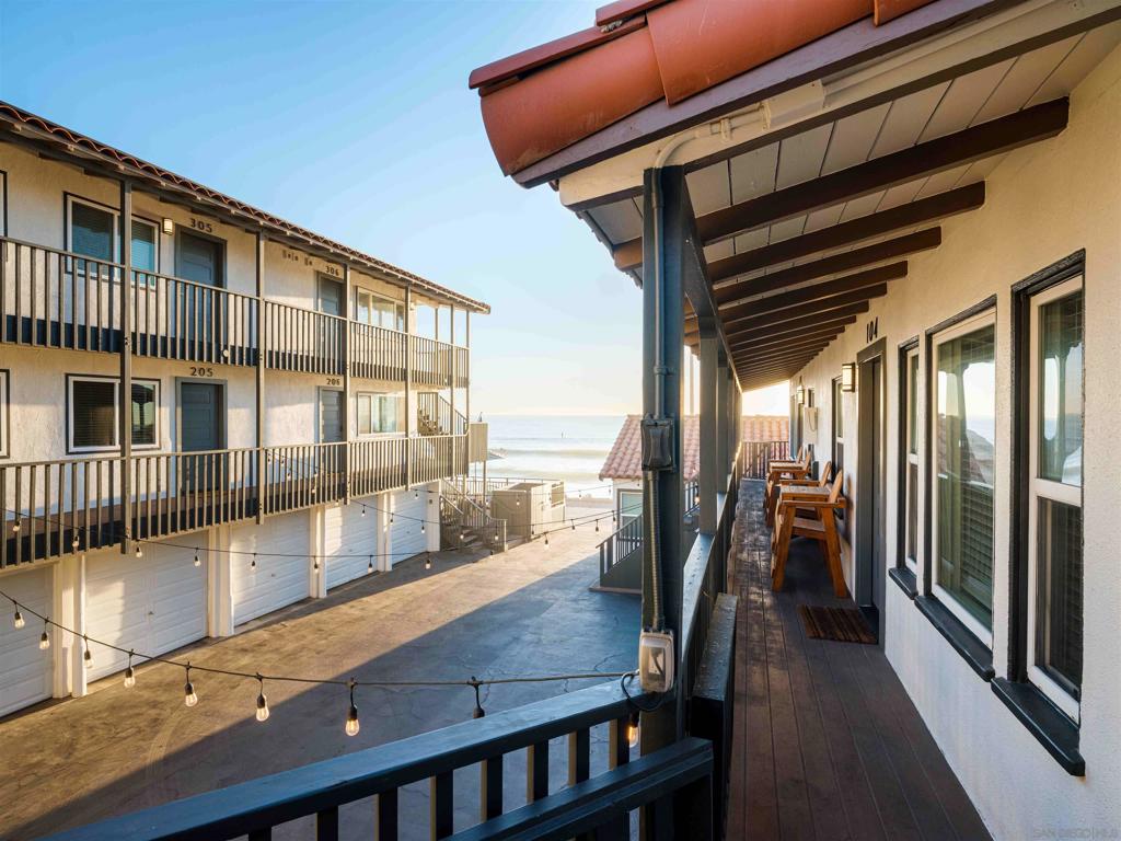 308 S The Strand Property Photo 12