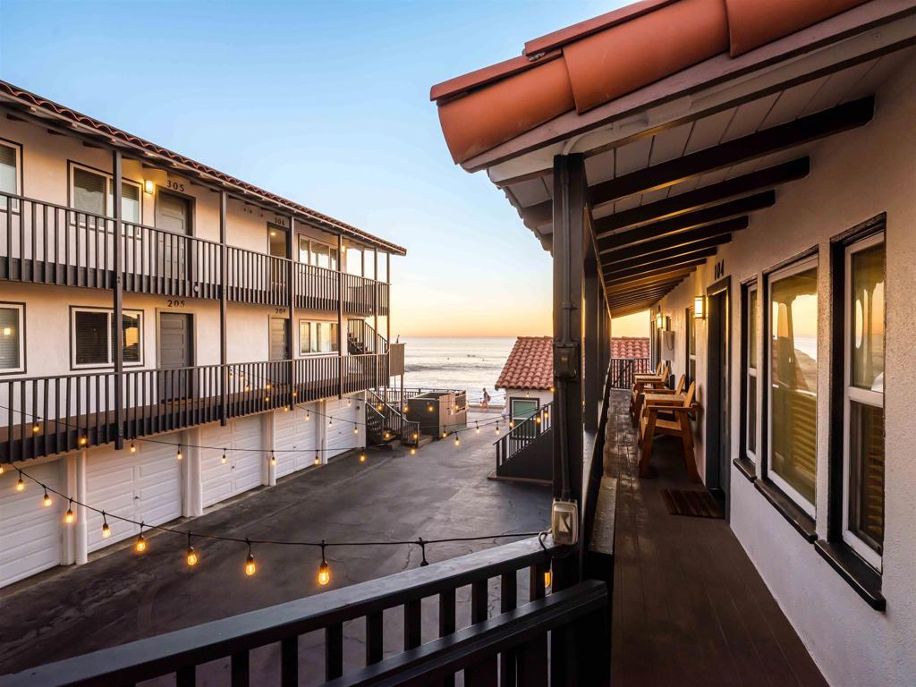 308 S The Strand Property Photo 13
