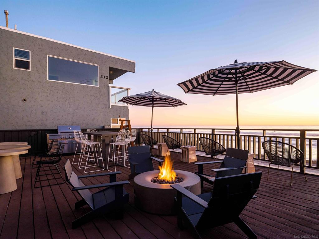 308 S The Strand Property Photo 14