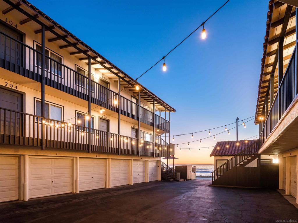 308 S The Strand Property Photo 16