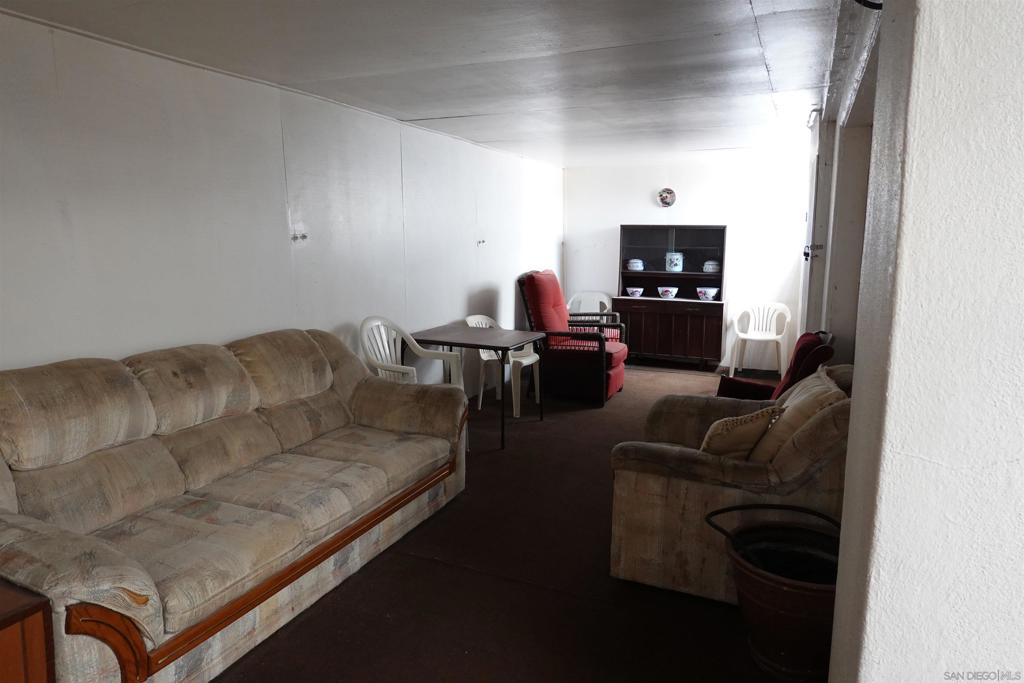 2920 Dahlia Property Photo 6