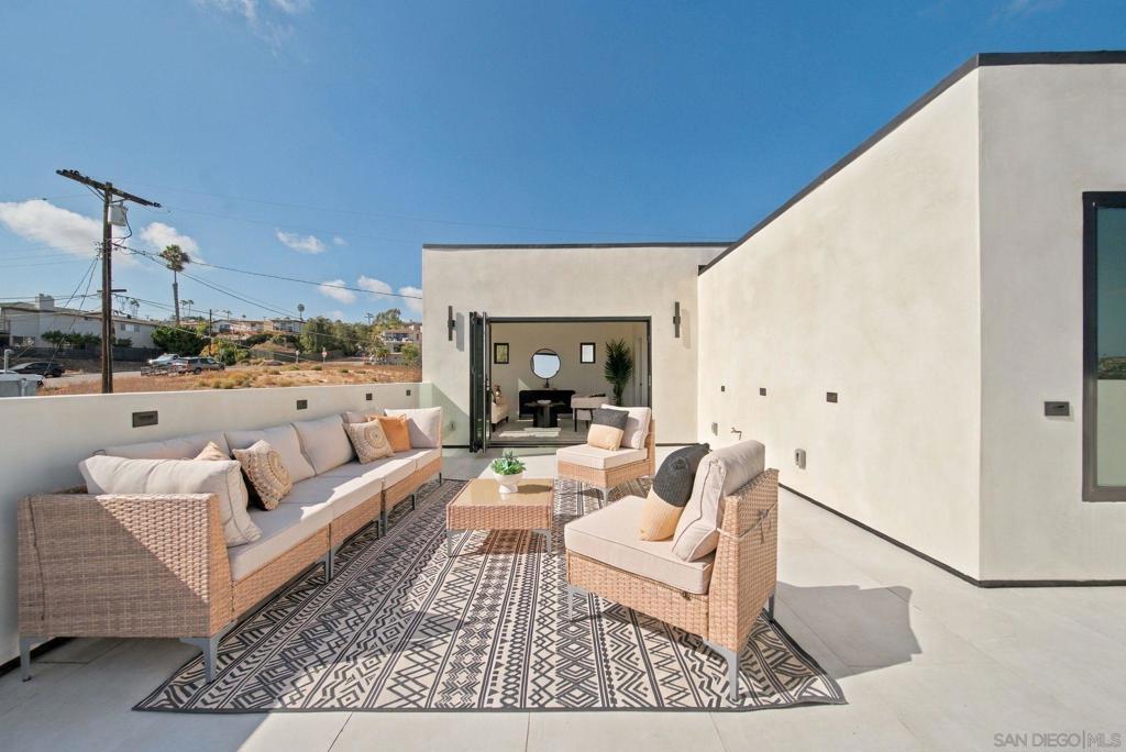 2522 Chalcedony St Property Photo 4