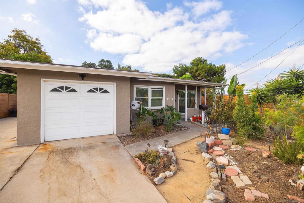5943 Thorn Street Property Photo 1
