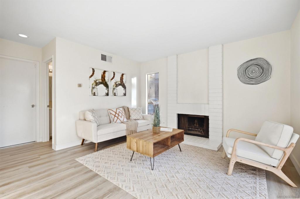 864 Angelus Property Photo 4