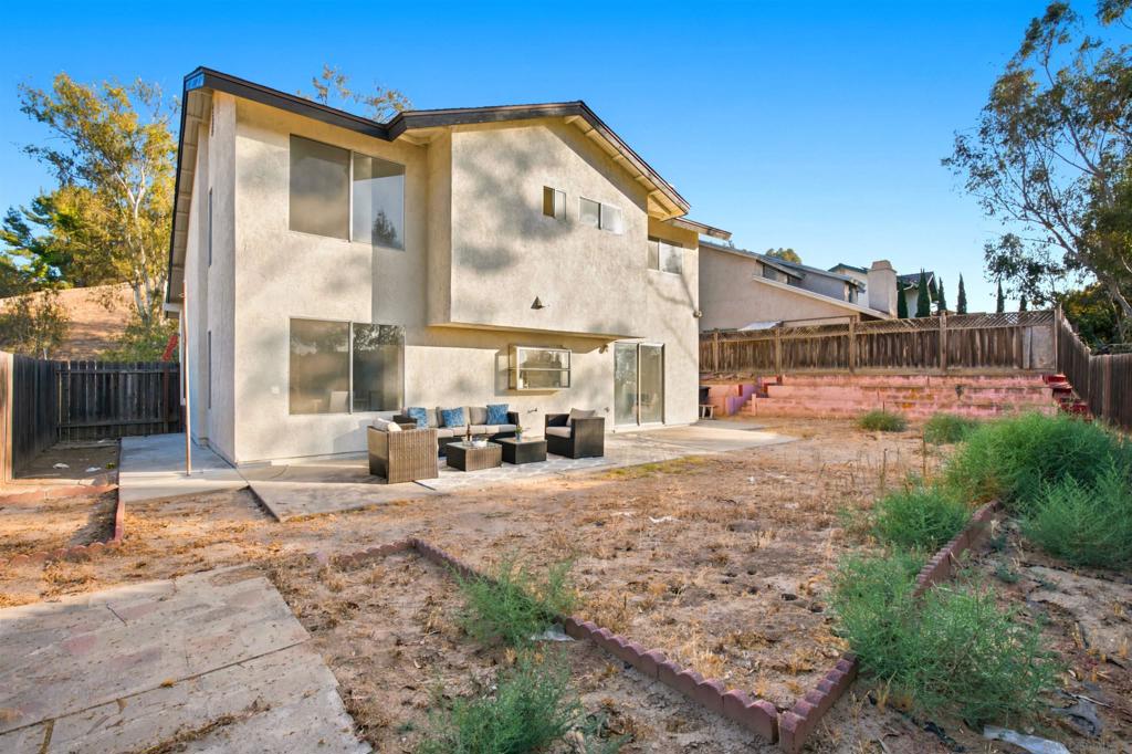 864 Angelus Property Photo 16