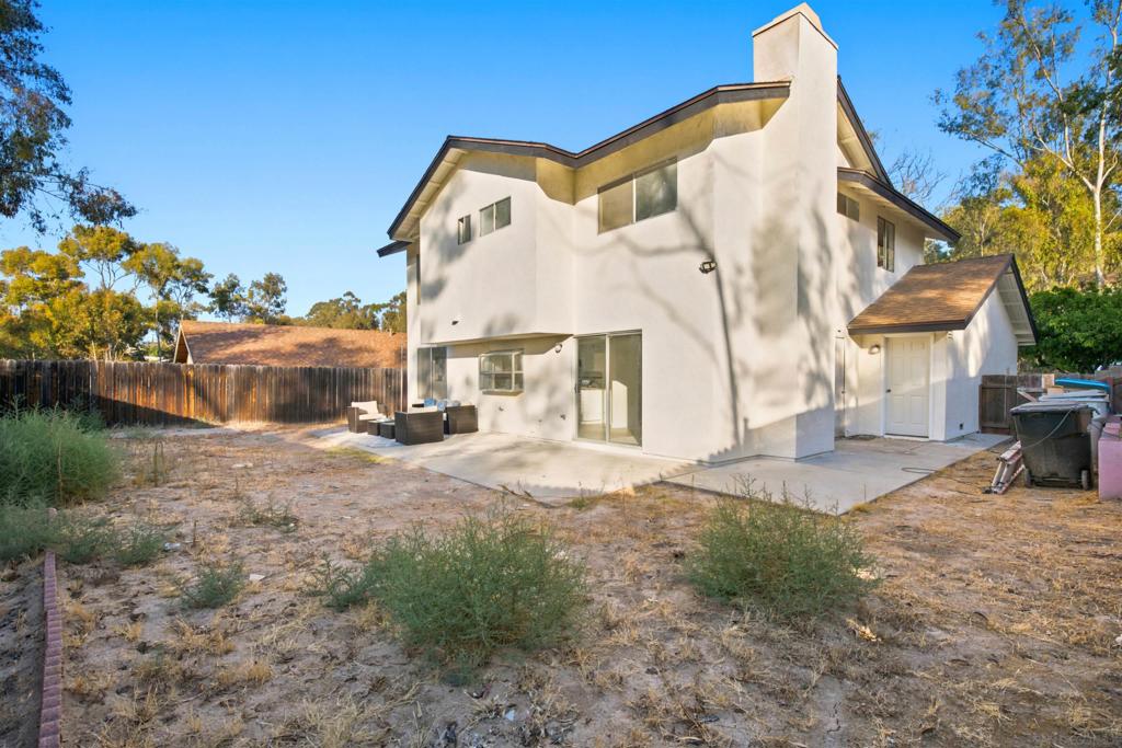 864 Angelus Property Photo 17