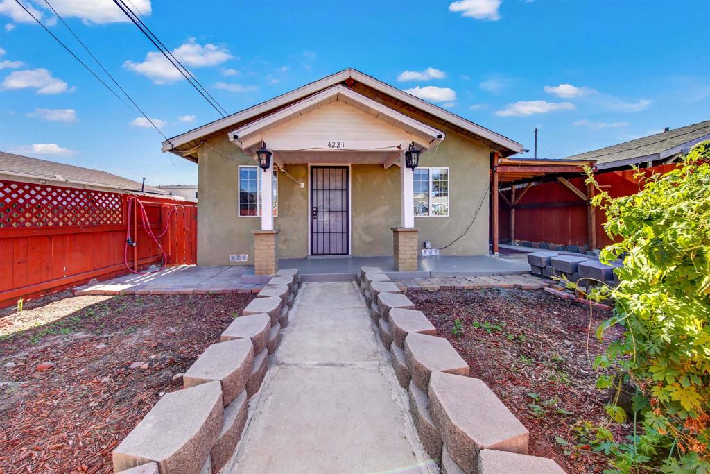 4221 23 DWIGHT ST Property Photo 1