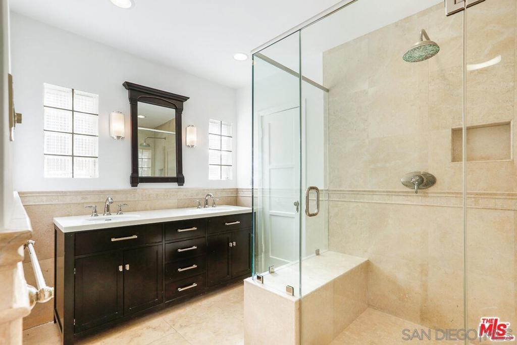471 473 S Bedford Dr Property Photo 22