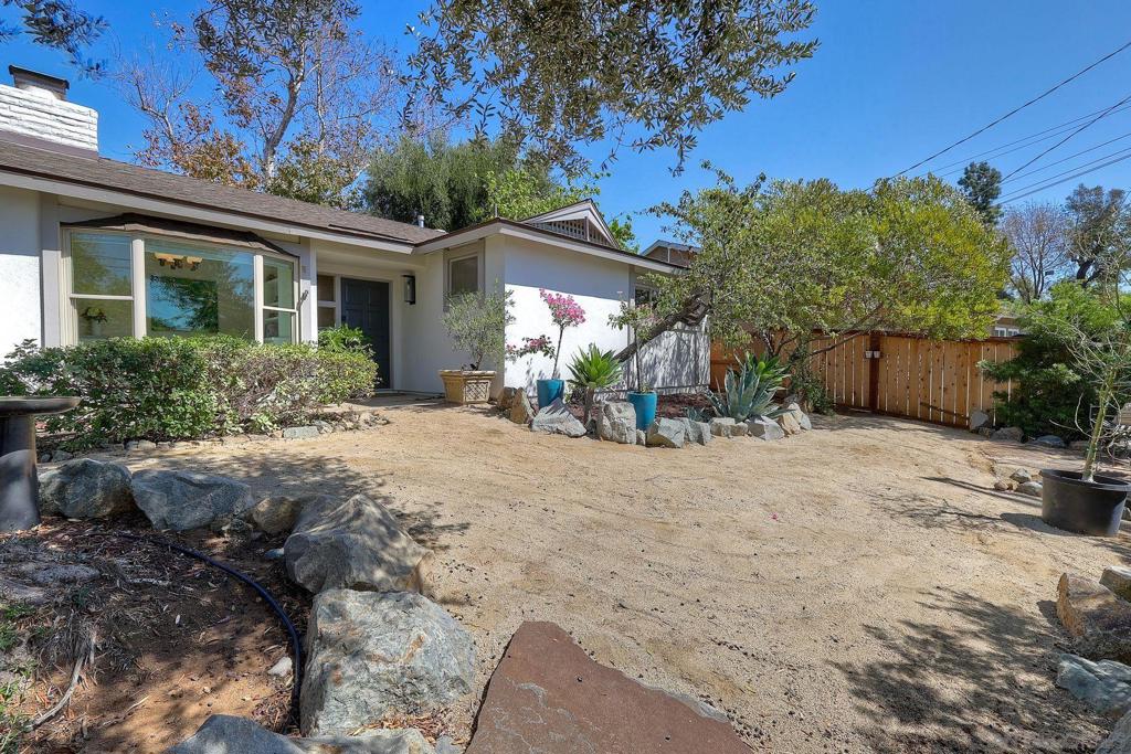 1591 Olive Hills Property Photo 3