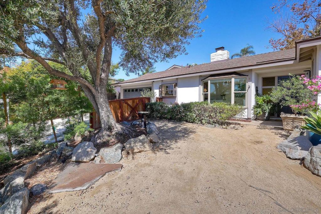 1591 Olive Hills Property Photo 4