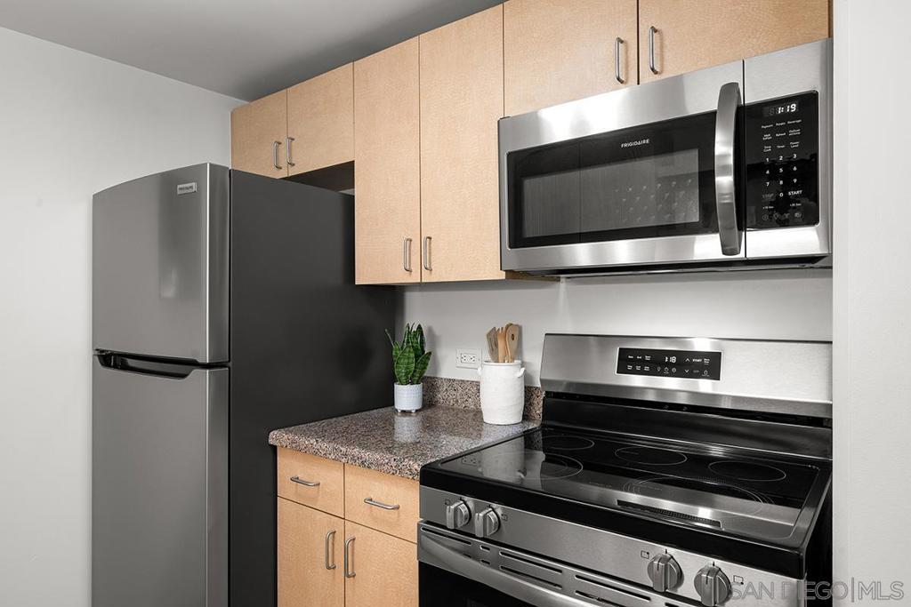 425 W Beech Street 408 Property Photo 10