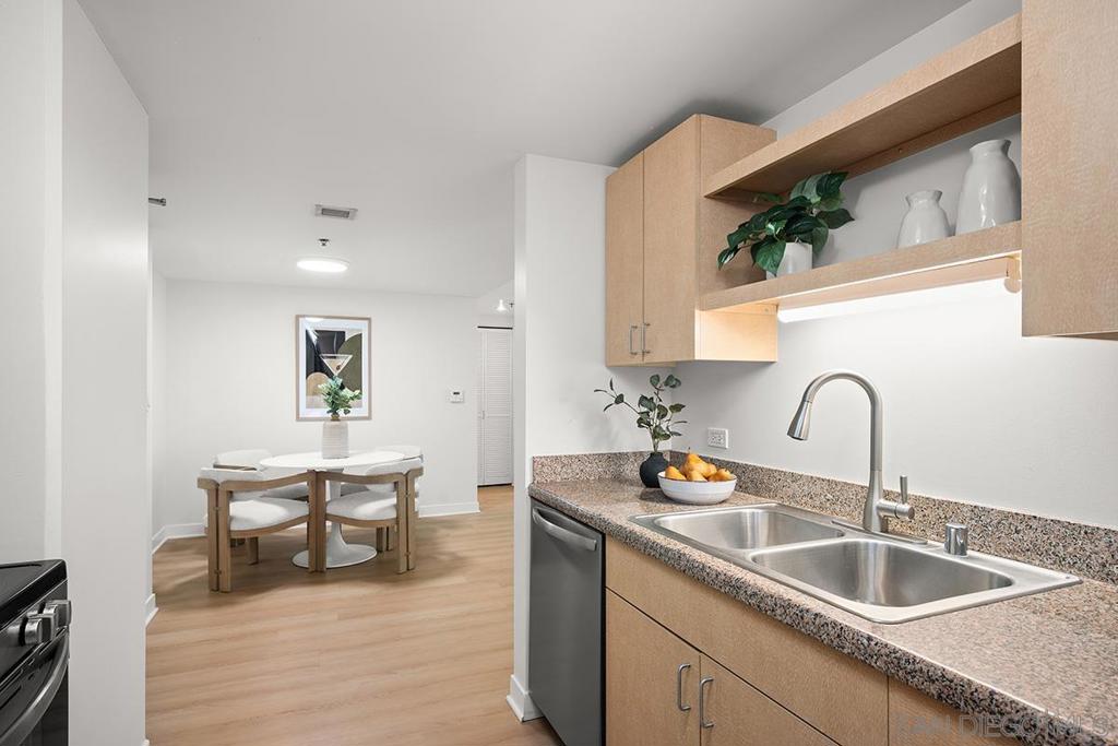 425 W Beech Street 408 Property Photo 11