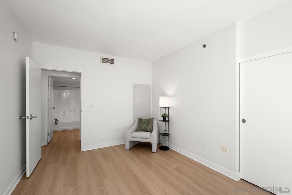 425 W Beech Street 408 Property Photo 22