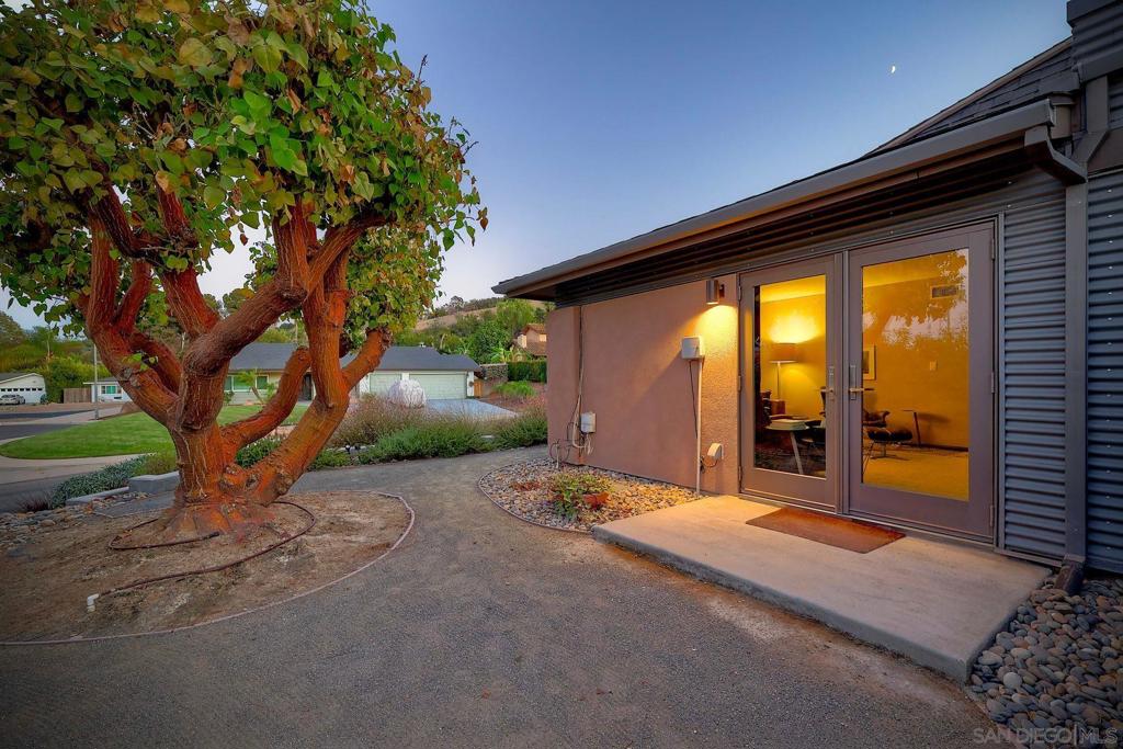 3838 Bonita View Property Photo 10