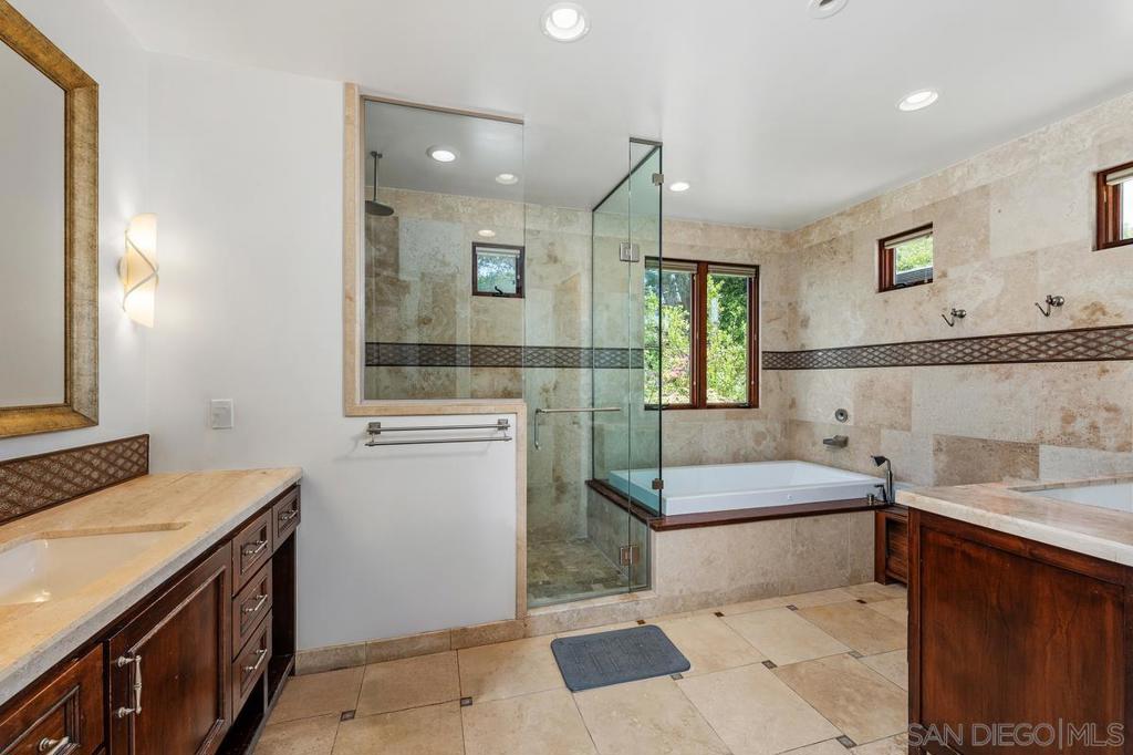 2171 Del Mar Heights Rd Property Photo 12