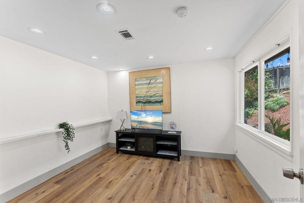10111 Cliffwood Dr Property Photo 16