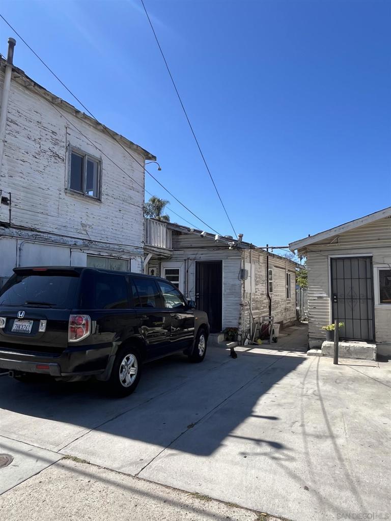 2062 64 Irving St Property Photo 2