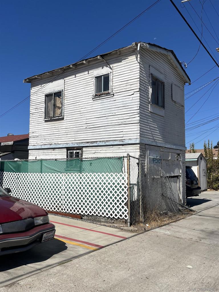 2062 64 Irving St Property Photo 4