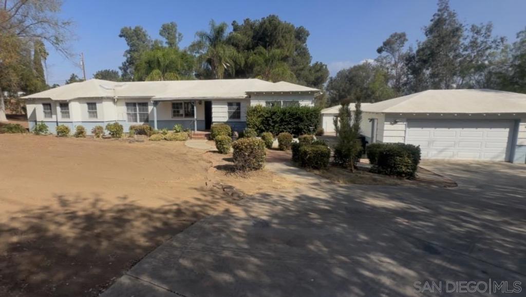 2702 Mountain View Dr Property Photo 1