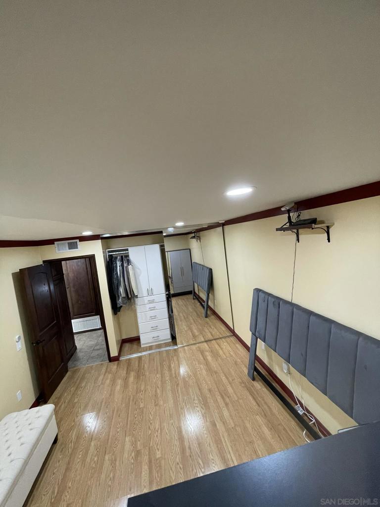 260023635SD Property Photo 18