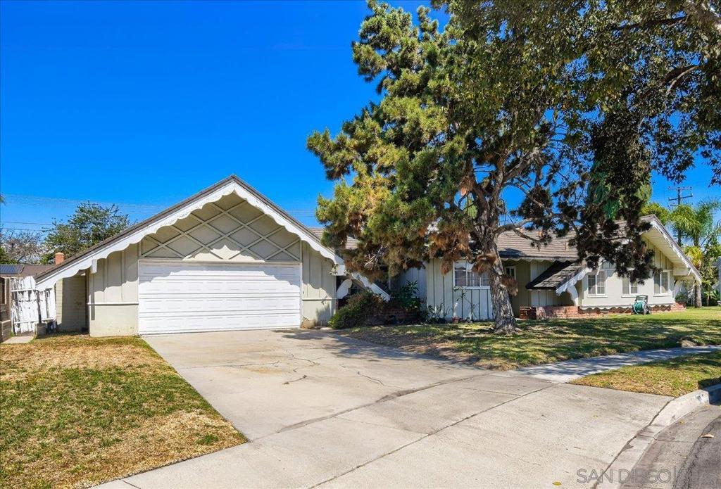 1809 W. Harriet Lane Property Photo 1