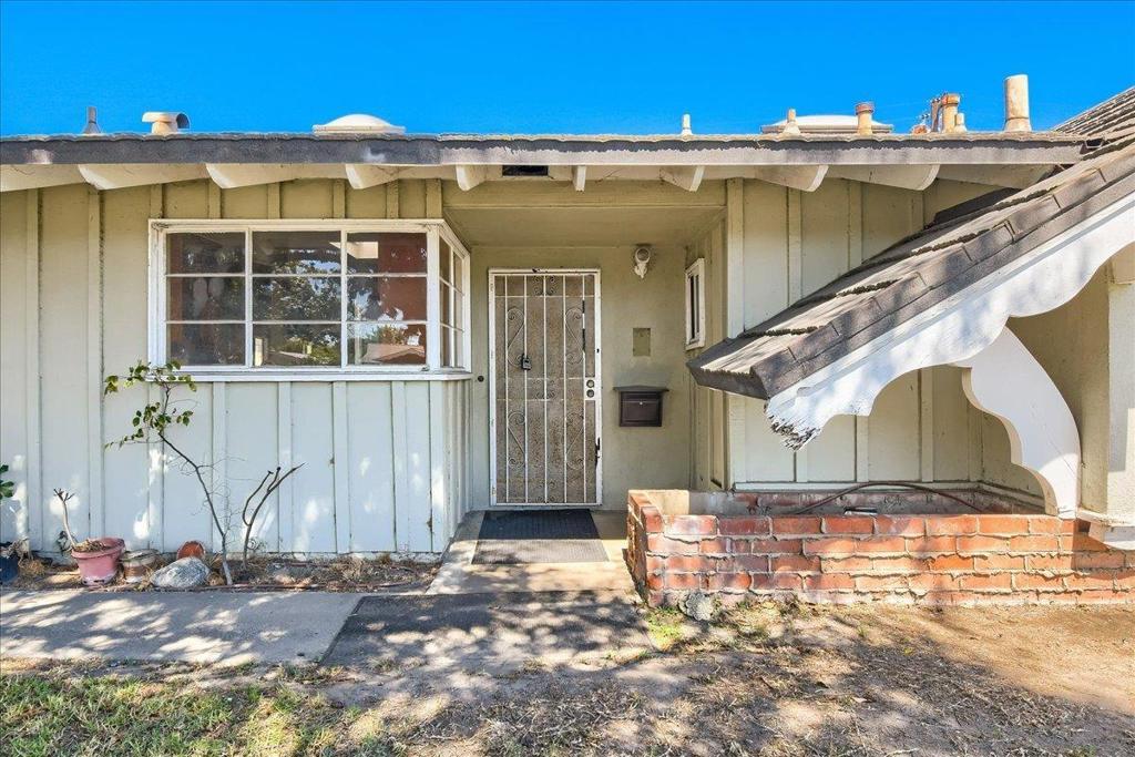 1809 W. Harriet Lane Property Photo 4