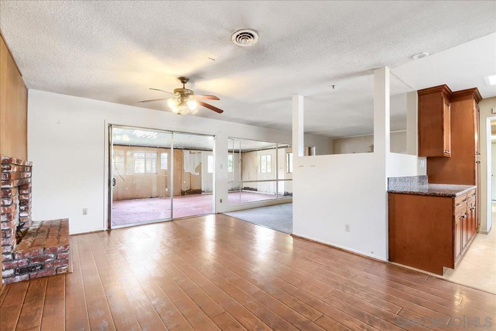 1809 W. Harriet Lane Property Photo 9