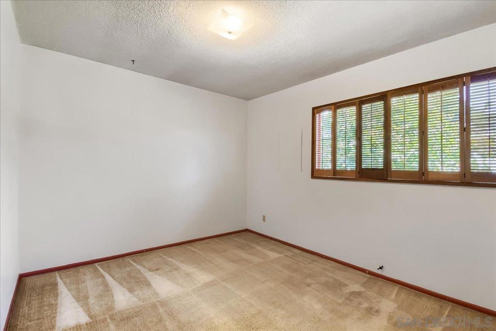 1809 W. Harriet Lane Property Photo 20