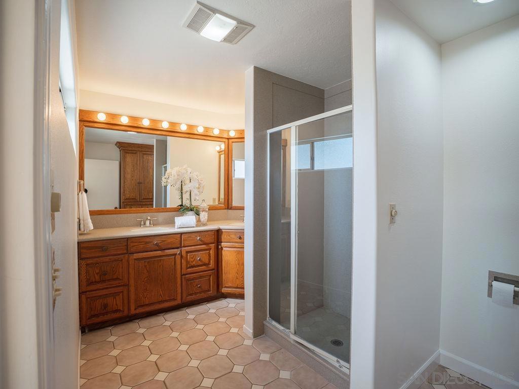 5596 Bloch St Property Photo 10