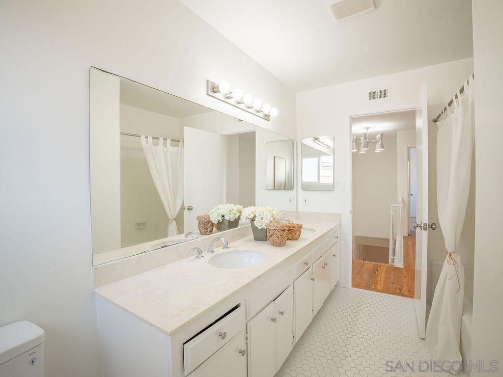 5596 Bloch St Property Photo 17