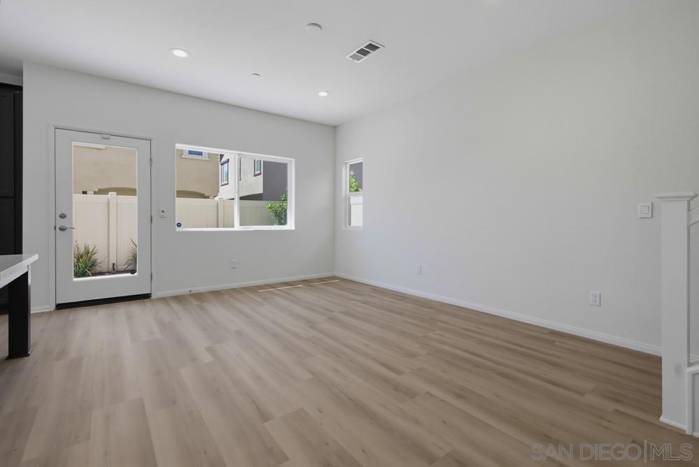 5444 Starlight Property Photo 10