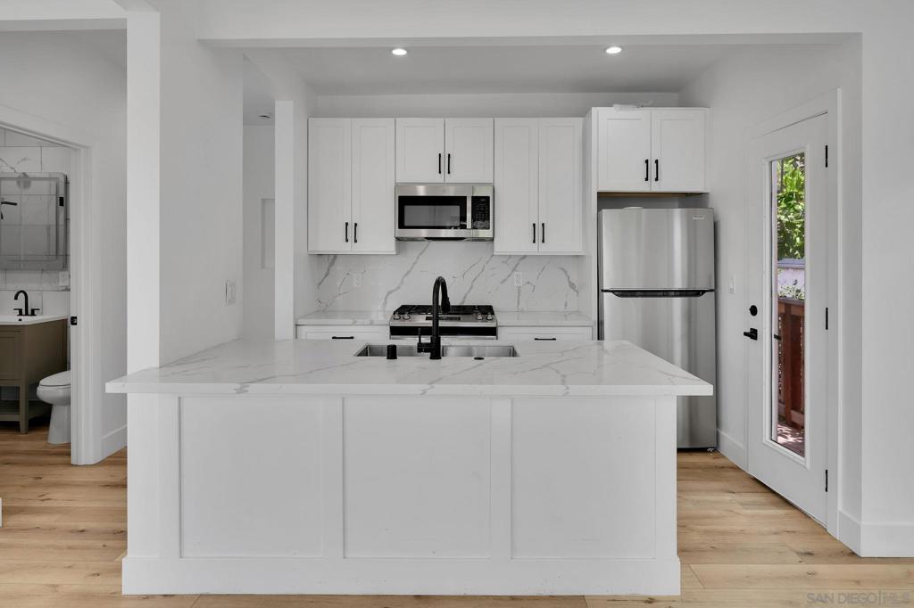 2434 2438 Broadway St. Property Photo 14