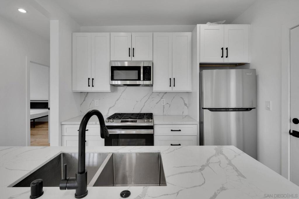2434 2438 Broadway St. Property Photo 15