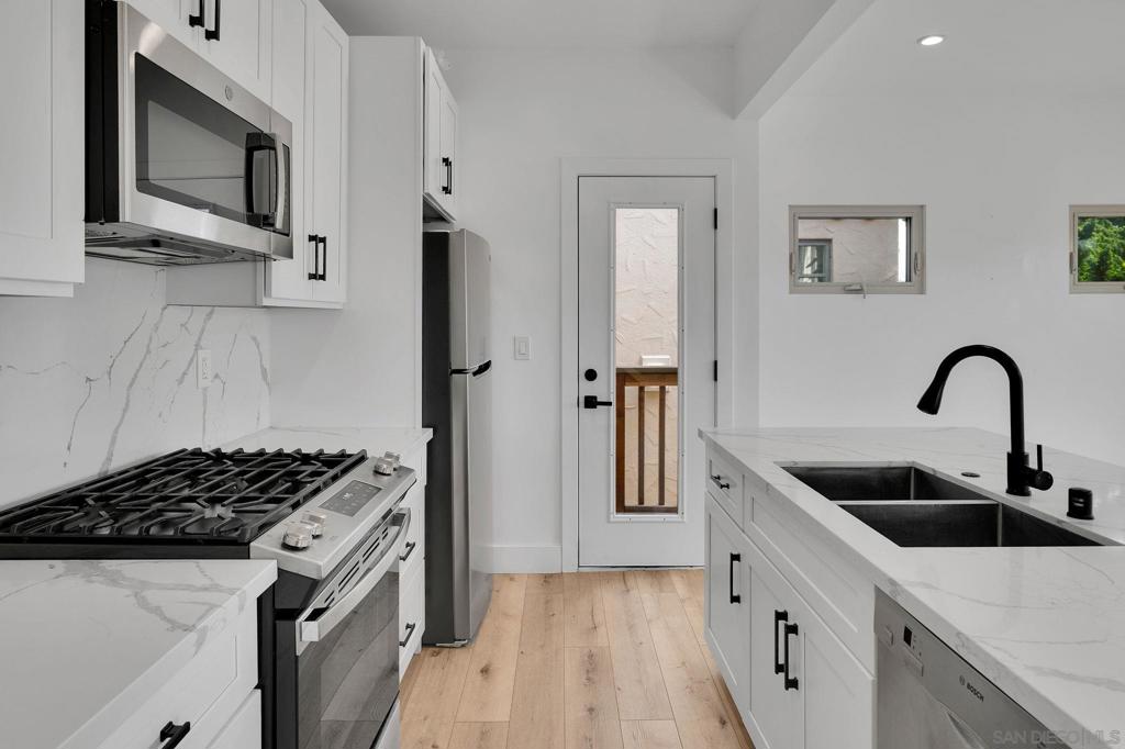 2434 2438 Broadway St. Property Photo 16