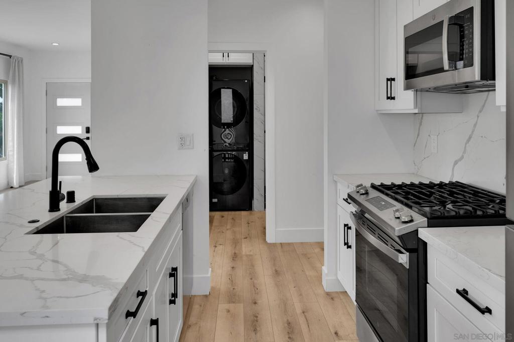 2434 2438 Broadway St. Property Photo 17