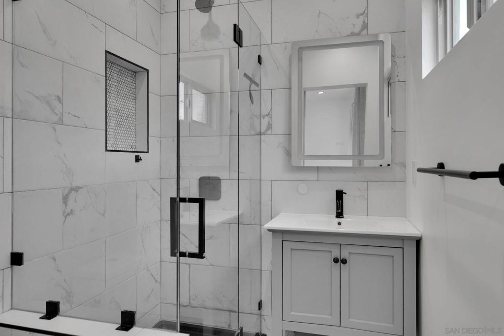 2434 2438 Broadway St. Property Photo 21