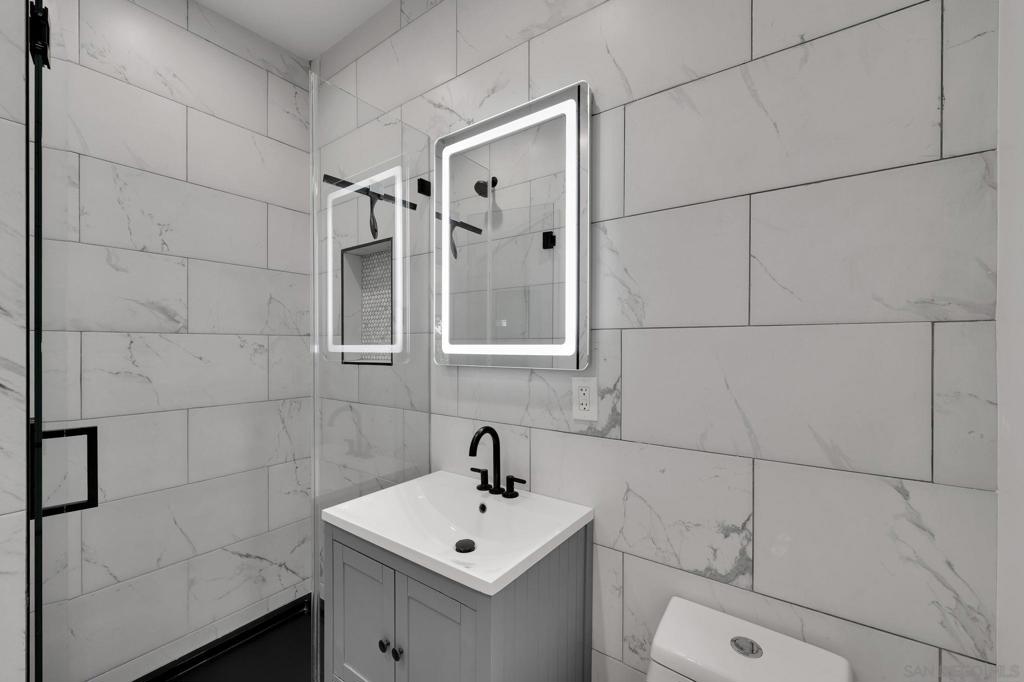 2434 2438 Broadway St. Property Photo 22
