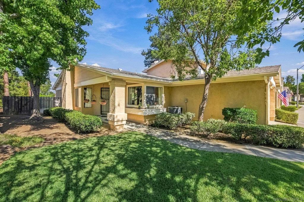 8360 Suntree Place Property Photo 1