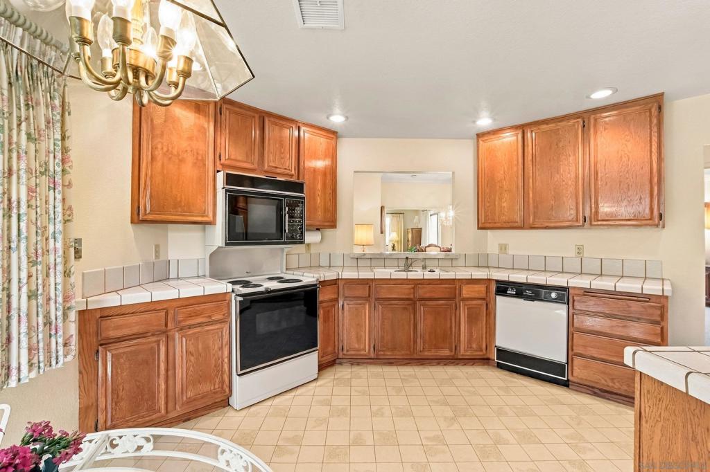 8360 Suntree Place Property Photo 11