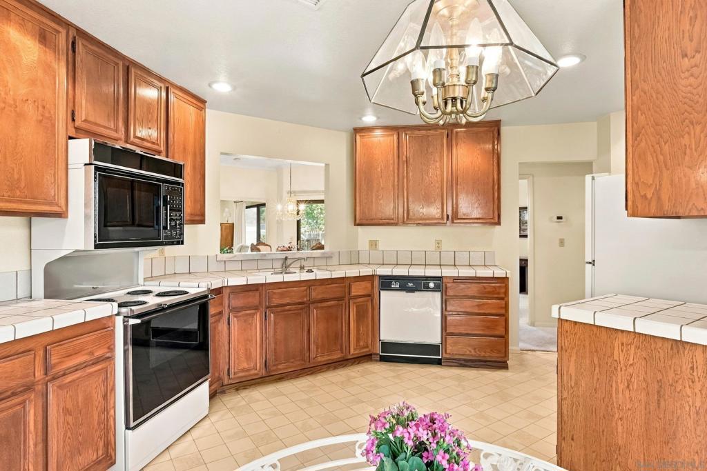 8360 Suntree Place Property Photo 12