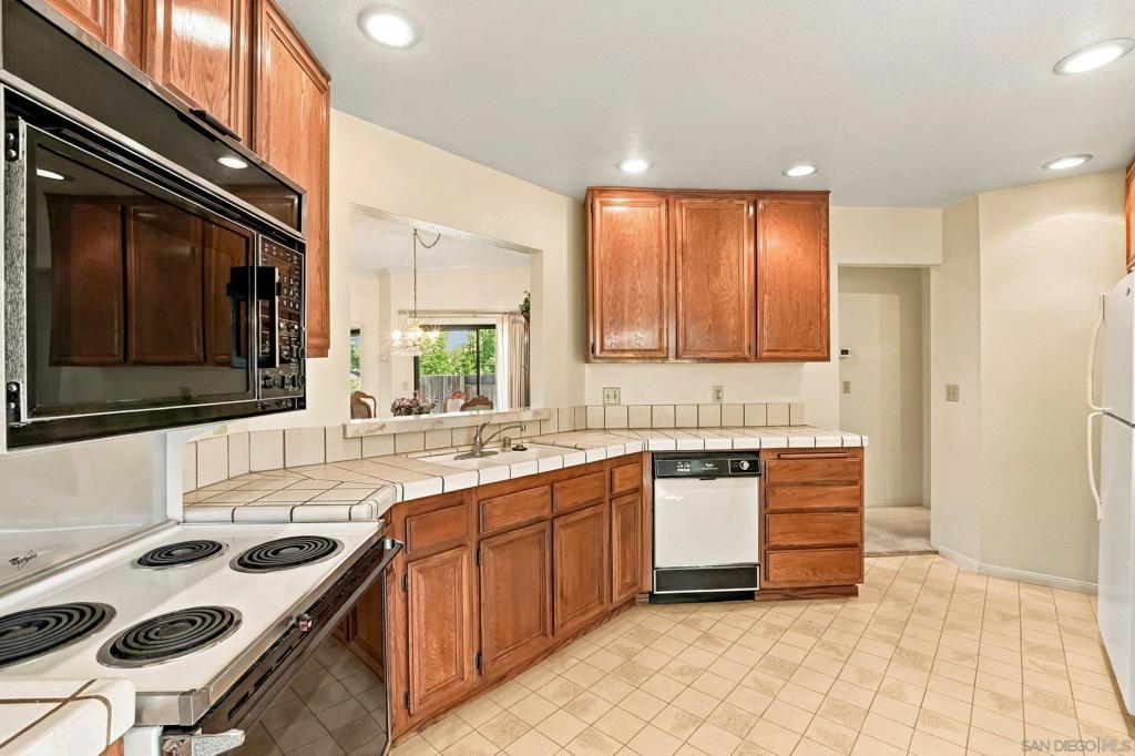 8360 Suntree Place Property Photo 13
