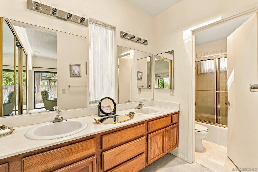 8360 Suntree Place Property Photo 21