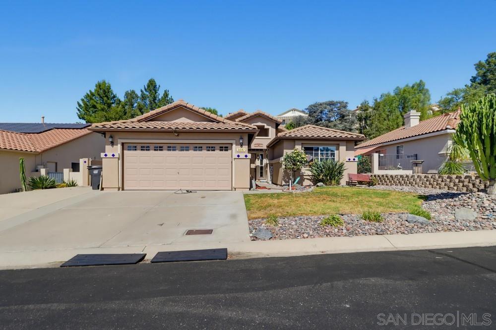 2081 Larkspur Dr Property Photo 2