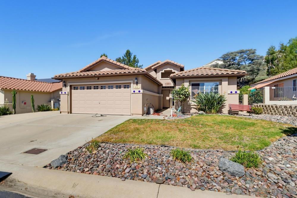 2081 Larkspur Dr Property Photo 3