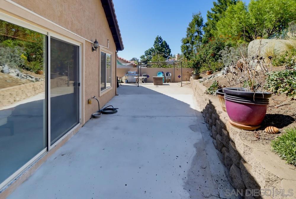 2081 Larkspur Dr Property Photo 37