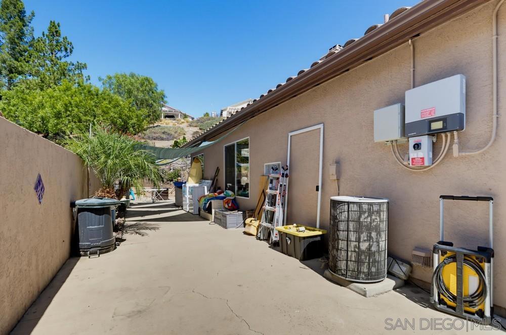 2081 Larkspur Dr Property Photo 38